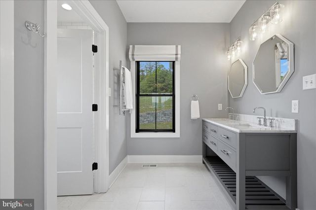 33 KIBO CT, Maurertown, VA 22644