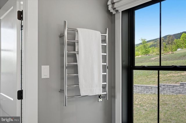 33 KIBO CT, Maurertown, VA 22644