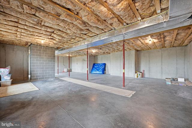 33 KIBO CT, Maurertown, VA 22644