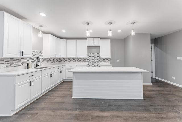 7401 Roosevelt Avenue 1, Forest Park, IL 60130