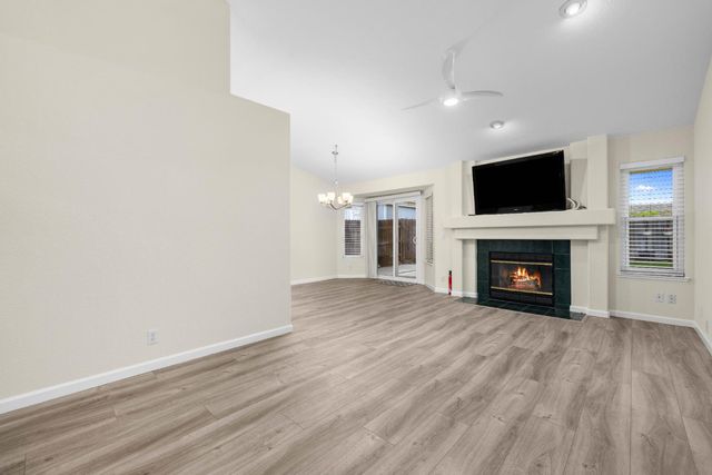 364 Sumatra Dr, Sacramento, CA 95838