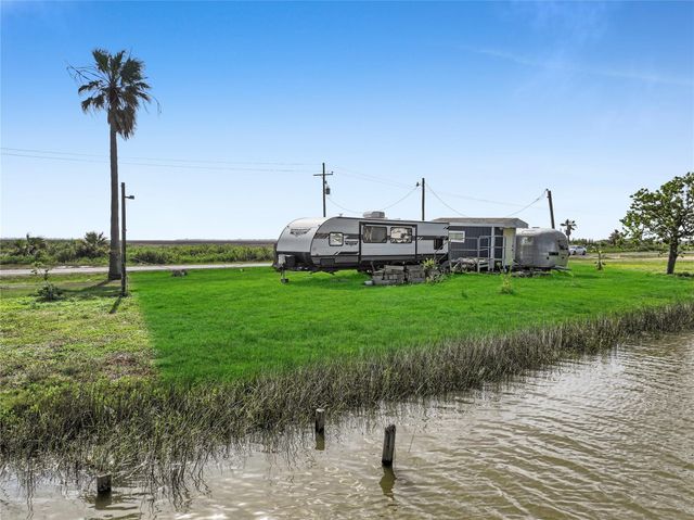 1214 N Tinkle Lane, Crystal Beach, TX 77650