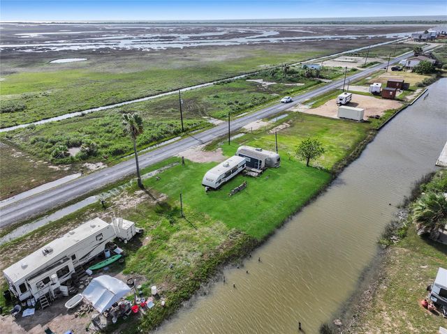 1214 N Tinkle Lane, Crystal Beach, TX 77650