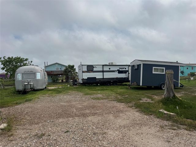 1214 N Tinkle Lane, Crystal Beach, TX 77650