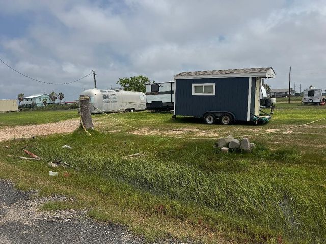 1214 N Tinkle Lane, Crystal Beach, TX 77650