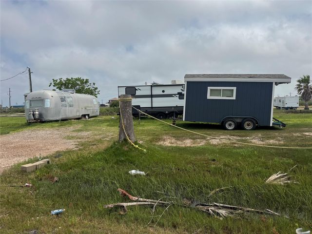 1214 N Tinkle Lane, Crystal Beach, TX 77650