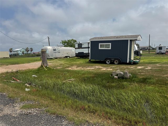 1214 N Tinkle Lane, Crystal Beach, TX 77650