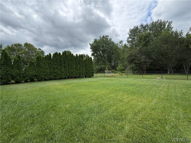 7260 Ashley Lane, Wheatfield, NY 14120