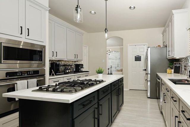 11 Pirouette, The Woodlands, TX 77382