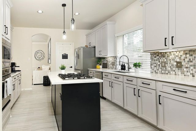 11 Pirouette, The Woodlands, TX 77382