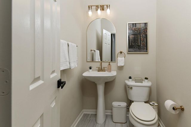 11 Pirouette, The Woodlands, TX 77382