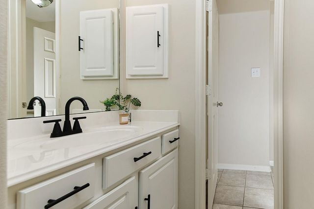 11 Pirouette, The Woodlands, TX 77382