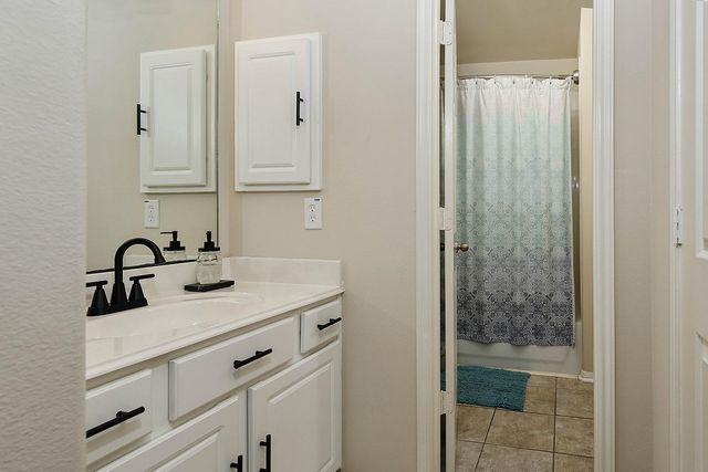 11 Pirouette, The Woodlands, TX 77382