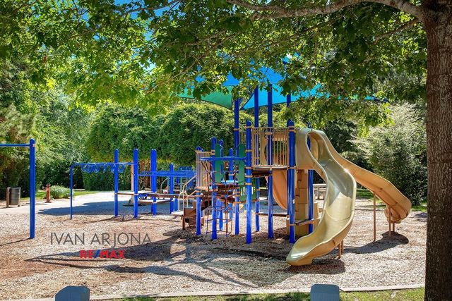 11 Pirouette, The Woodlands, TX 77382