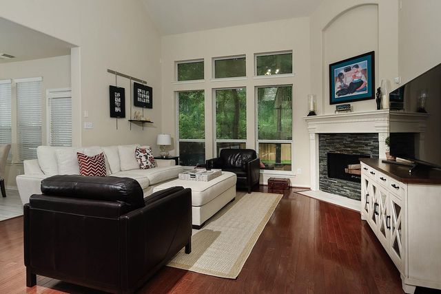 11 Pirouette, The Woodlands, TX 77382