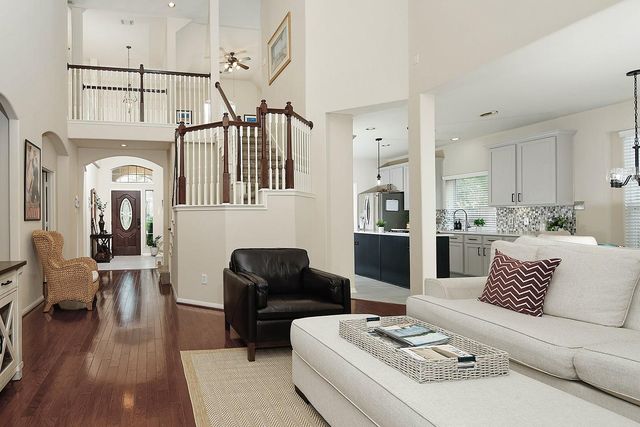 11 Pirouette, The Woodlands, TX 77382