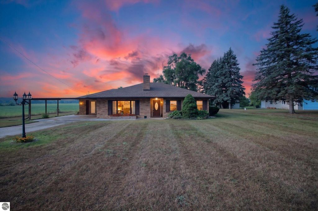 Image 1 of property listing at 4747 W Van Buren Road, Alma, MI 48801