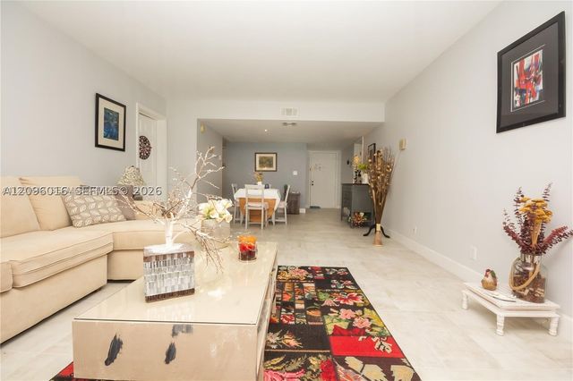 16251 Golf Club Rd 109, Weston, FL 33326