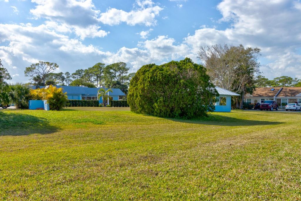 Image 20 of property listing at 1140 FAIRVILLA DRIVE, New Smyrna Beach, FL 32168