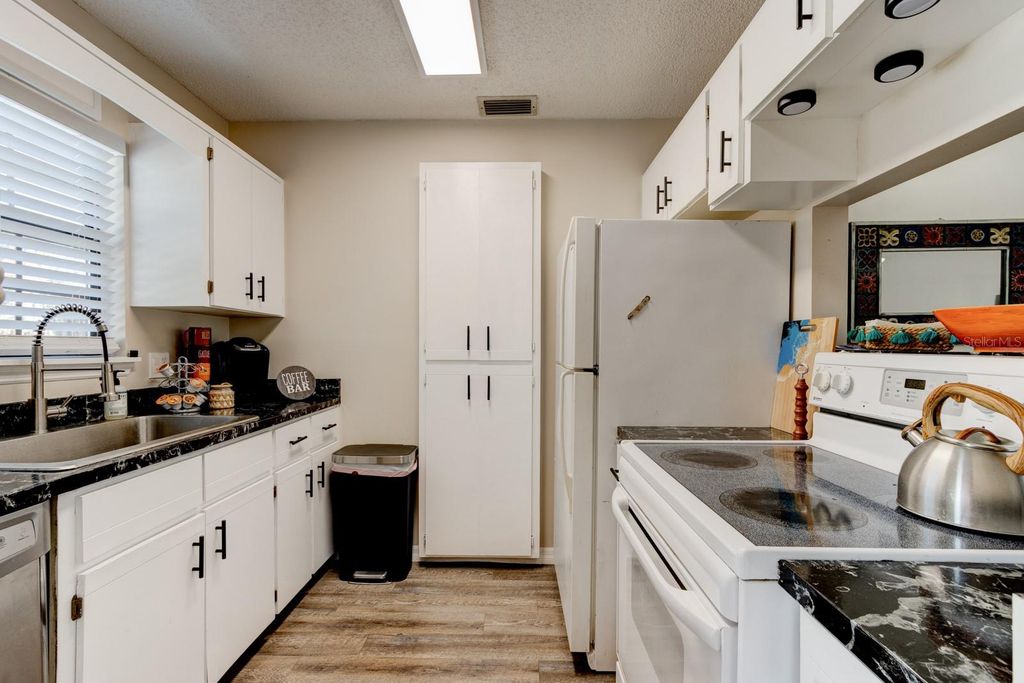 Image 3 of property listing at 1140 FAIRVILLA DRIVE, New Smyrna Beach, FL 32168