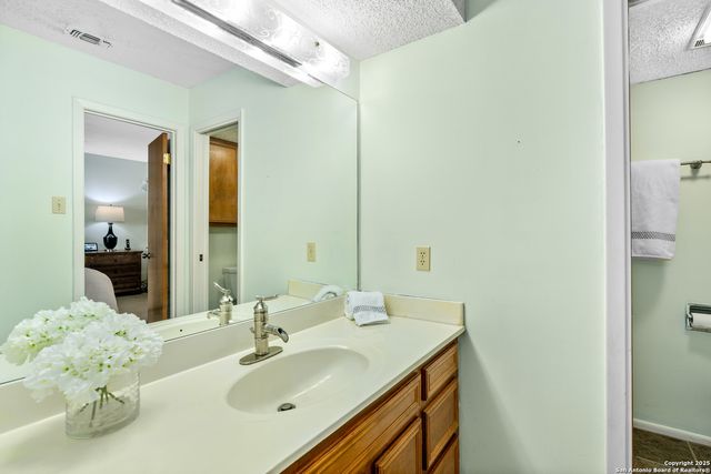 704 Horseshoe Bay Blvd, Horseshoe Bay, TX 78657