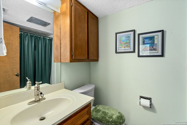 704 Horseshoe Bay Blvd, Horseshoe Bay, TX 78657