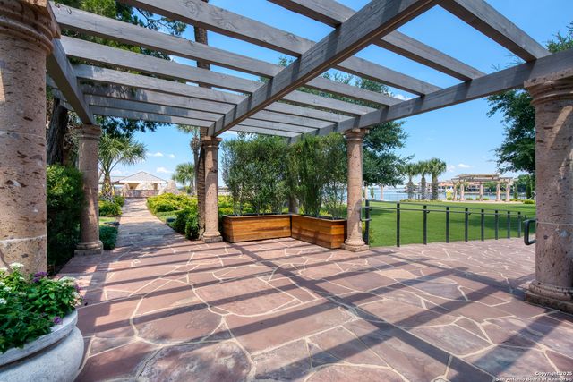 704 Horseshoe Bay Blvd, Horseshoe Bay, TX 78657