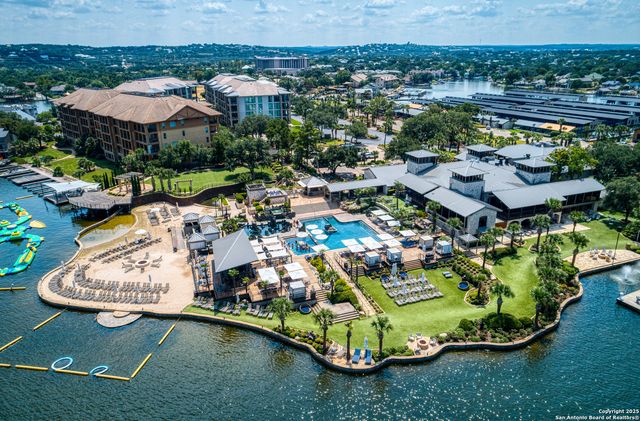 704 Horseshoe Bay Blvd, Horseshoe Bay, TX 78657