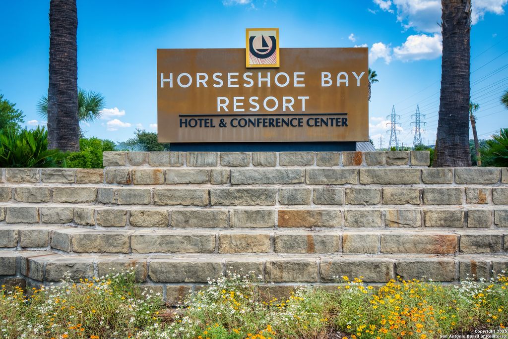 704 Horseshoe Bay Blvd, Horseshoe Bay, TX 78657