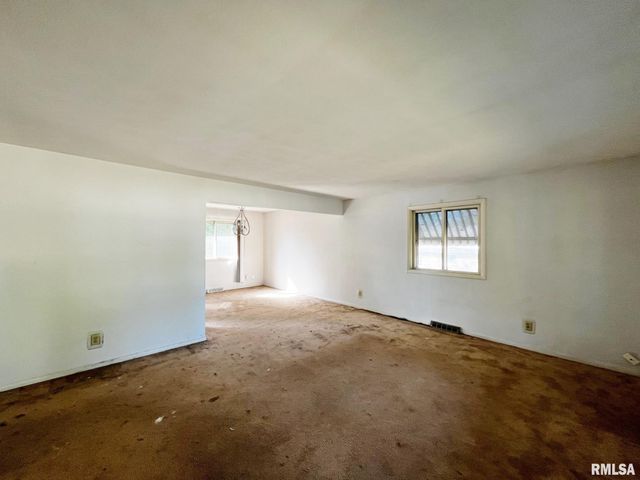 2824 W ROHMANN Avenue, West Peoria, IL 61604