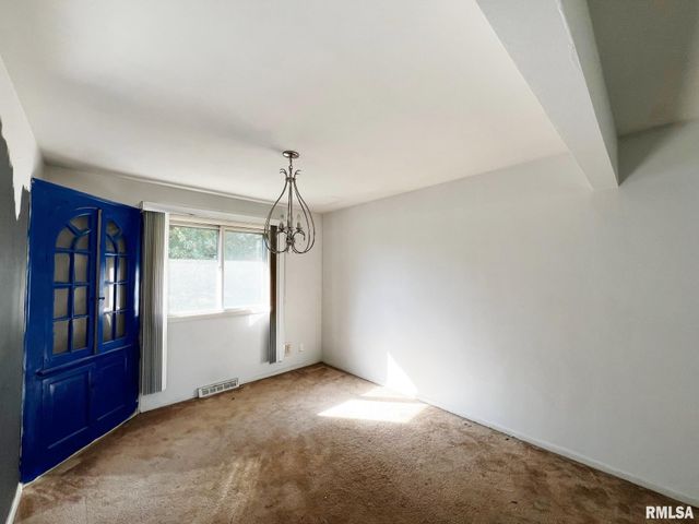 2824 W ROHMANN Avenue, West Peoria, IL 61604