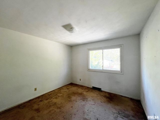 2824 W ROHMANN Avenue, West Peoria, IL 61604