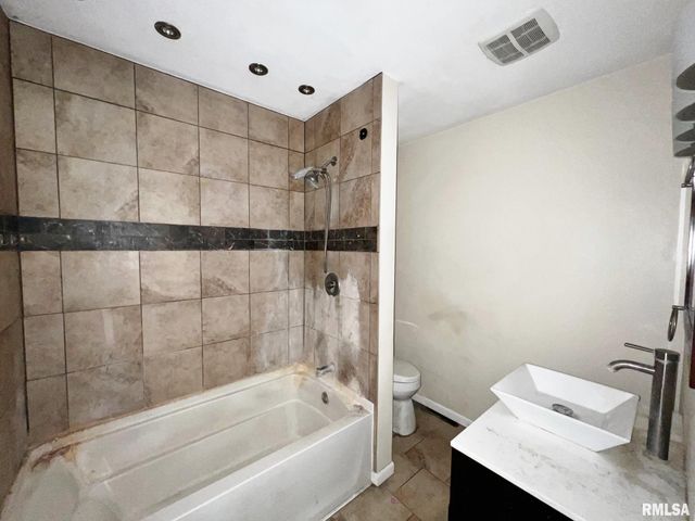 2824 W ROHMANN Avenue, West Peoria, IL 61604