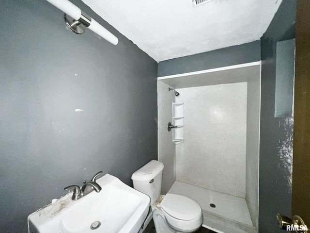 2824 W ROHMANN Avenue, West Peoria, IL 61604