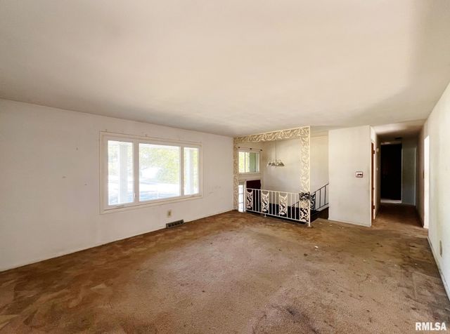 2824 W ROHMANN Avenue, West Peoria, IL 61604