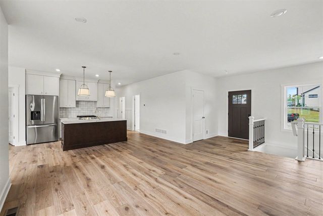 1830 Stratford Lane, Walker, MI 49534