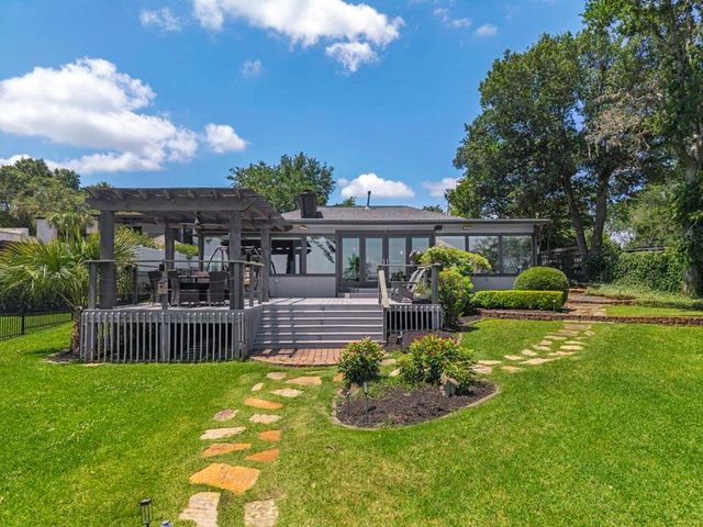 217 Lakeshore Circle, Seabrook, TX 77586