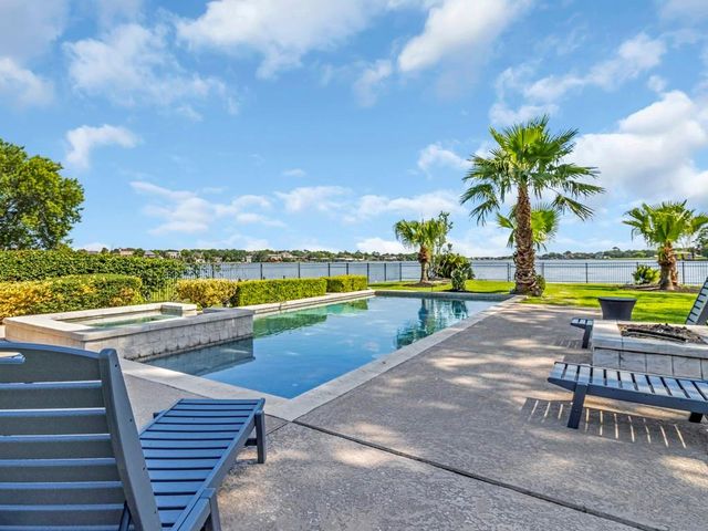 217 Lakeshore Circle, Seabrook, TX 77586