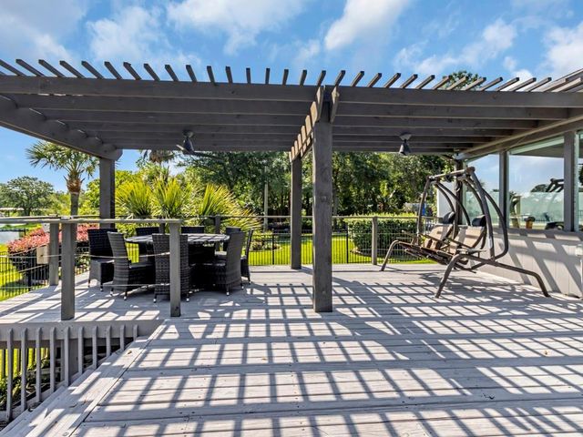 217 Lakeshore Circle, Seabrook, TX 77586