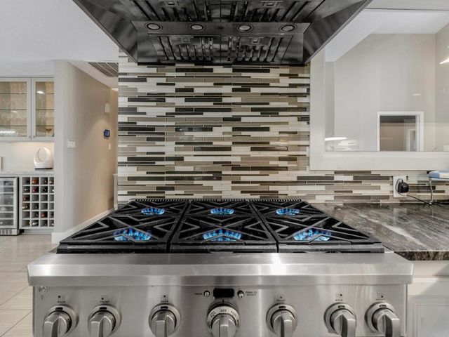 217 Lakeshore Circle, Seabrook, TX 77586