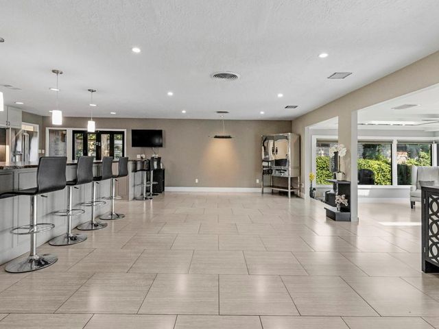 217 Lakeshore Circle, Seabrook, TX 77586