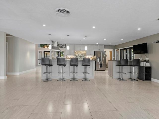 217 Lakeshore Circle, Seabrook, TX 77586