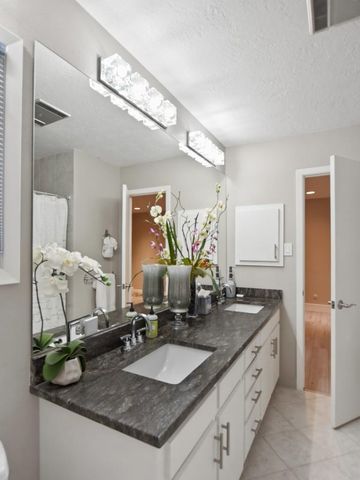 217 Lakeshore Circle, Seabrook, TX 77586
