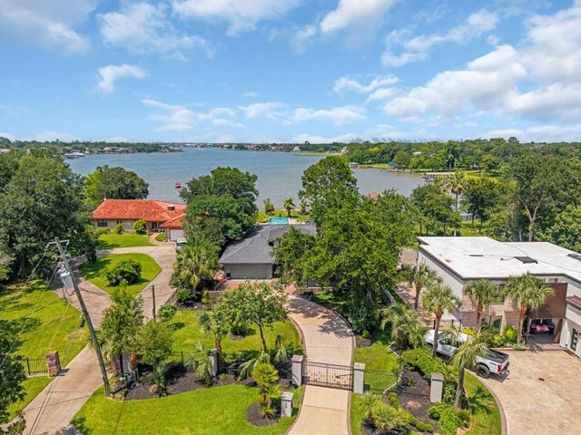 217 Lakeshore Circle, Seabrook, TX 77586