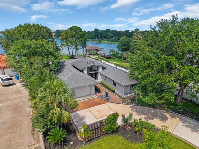 217 Lakeshore Circle, Seabrook, TX 77586
