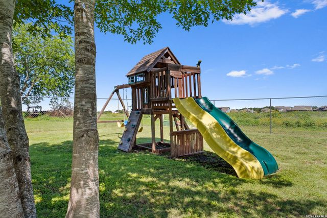 217 Meadow, Marion, TX 78124