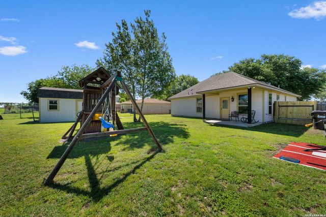217 Meadow, Marion, TX 78124