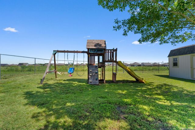 217 Meadow, Marion, TX 78124