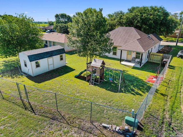 217 Meadow, Marion, TX 78124
