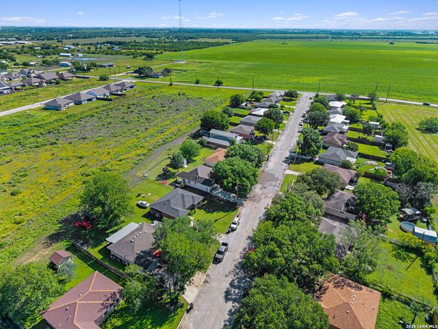 217 Meadow, Marion, TX 78124